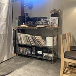 煮干しのビリー - パーテーション裏…お子様連れ専用テーブル席