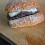 ブーランジェリー エルポール - "荳沙（あづきあん）"＋"黃油（バタ、うしのちゝあぶら）"の麪麭（パン）