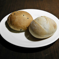 綴 - パン (プレーン・セサミ)