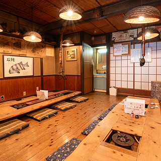 全席座敷の寛ぎ空間。広いワンフロアで大人数での集まりにも◎