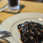 きゃせろーる - 料理写真:"夏里亞賓漢堡排（シャリアピン・ハンブルグステイク、わらかじたてのうしにくつくねのいりつけやき）"