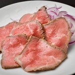 焼肉 うしの家 - 自家製ローストビーフ　店内で手作りしております。全コースよりお召し上がりいただけます。
