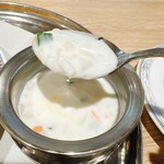 ハラール ドーサ ビリヤニ - “ライタ”と言うヨーグルトのサラダが、ピリっとした辛さをリフレッシュさせてくれます♪もっと沢山欲しい…