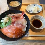 金澤旬料理 八兆屋 駅の蔵 金沢駅店 - 