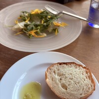 PASTA HOUSE AWkitchen FARM 多摩センター店 - 最初3種提供されるパンは全部で6種類あるとの事。もちろんおかわりしました♪