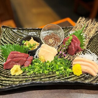 馬肉バル 新三よし_1