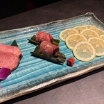 西中州焼肉 きらく - きらくの特撰タンの三種盛り