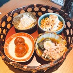 小料理と鍋 由乃 - おばんざい4種盛り