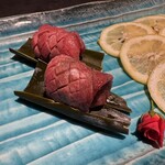 西中州焼肉 きらく - タンの昆布締め