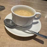 キッチン 大宮 MARK IS みなとみらい店 - セットに付いたスープ。