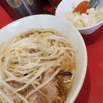 ラーメン二郎 - ラーメン半分＋ニンニク＋白ネギ炙
