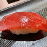 かねき本店 - 鮮やかなマグロ赤身