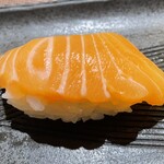 かねき本店 - 脂の乗ったサーモン
