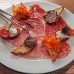 LAMPIONE - 生ハム・サラミ・ブルスケッタの盛合せ