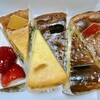 カフェ ラアンカー - 左から 苺のチーズケーキ、 林檎のチーズケーキ、 スフレチーズケーキ、 バスクチーズケーキ