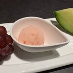 西中州焼肉 きらく - いちごのシャーベット