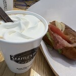 シアトルズベストコーヒー - 料理写真:モカ　ラウゲンロールBLT（を半分にカットしてもらったもの）