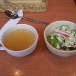 Umaimonoichibatapa - ランチのスープとミニサラダ。