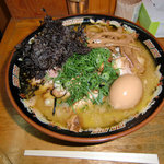 ラーメン しみず - とんこつ醤油ラーメン　味付け玉子付き