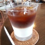 ムジコ - アイスカフェオレ650円  追加オーダーしちゃいました  居心地良すぎて 帰れませ～ん(((^^