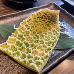 焼肉名匠 山牛 - バジルソースの鮮度抜群のハチノス‼️やば‼️