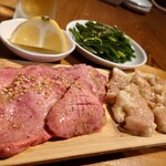 カウンター焼肉かるび - ネギ塩　上塩タン　てっちゃん