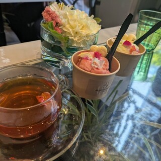 口コミ一覧 : FLOWER CAFE MONTPARNASSE （フラワー カフェ
