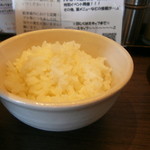 らーめんチキン野郎 - 白飯（斜上から）