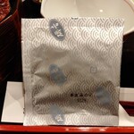 新城 - きざみのりは、自分でお好みの量をかけて食べるスタイル