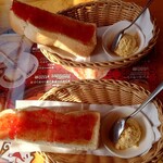 珈琲所コメダ珈琲店 - Ｂモーニング(山食パン＋いちごジャム＋たまごペースト)