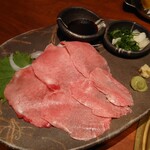 哲 - 極上タン刺し1914円