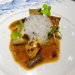 しまなみふれんち Murakami - 黒アワビ　モリーユ茸　ホワイトアスパラガス。肉厚の黒アワビの素材感だけでも惜しいのに、添えたアスパラもよければ、ベーコンの泡がとても上品で素晴らしい。