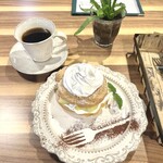 pico house - この日のケーキとドリップコーヒーのホット