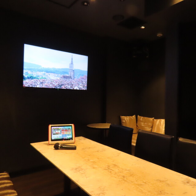 BUZZ STAND 新宿東口店 （バス スタンド）のご予約 - 新宿西口