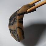 秋田ふるさと館 - まち子姉さんのごま餅 箸で持ち上げてみました 柔らかさが伝わるでしょうか