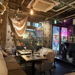 東京基地 - 店内