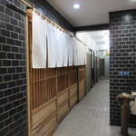 味享 - 席に近い扉から入る