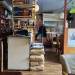 moonlight restaurant & bar - 店内に積み上げてるインディカ米
ランチ時は客は居ない