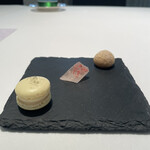 オトワ レストラン - MIGNARDISES 琥珀糖　きな粉スノーボール　マカロン