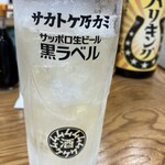 サカトケ乃カミ - 目の前で注がれるハイボールは炭酸が効いてて美味しい