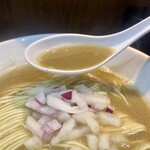 ヌードル＆スパイスカレー 今日の1番 - 絶品のスープ(九十九里のオリーブいりこ)