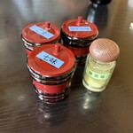由屋 - 卓上の薬味