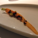 Arzak - TASTING MENU(189EUR) アミューズ "Gilda" of carrots and ssamjang