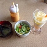Indian Restaurant D SAGARMATHA - 20140830 サガルマータ ★ランチセット （マトンカレー辛口）（800円）★スープ・サラダ・ドリンク（マンゴーラッシー）