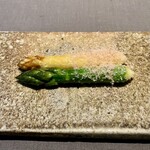 茶禅華 - 北海道アスパラソテー　ホワイトとグリーン　金華ハムおろしがけ