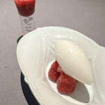 茶禅華 - 木苺クリームチーズ　ライチシャーベット　フィンガーライム　クラムベリータピオカソース