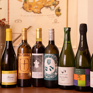 日本産やフランス産など、多彩なワイン＆ソフトドリンクが充実