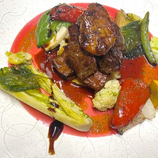 自家農園で育てられた旬野菜を贅沢に使用したワンプレートランチ