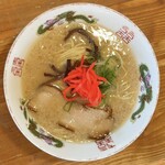 三九ラーメン - 紅生姜のせる