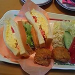 コメダ珈琲店  - たまとまレタスサンド
